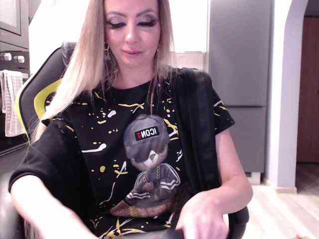 blondalina webcam