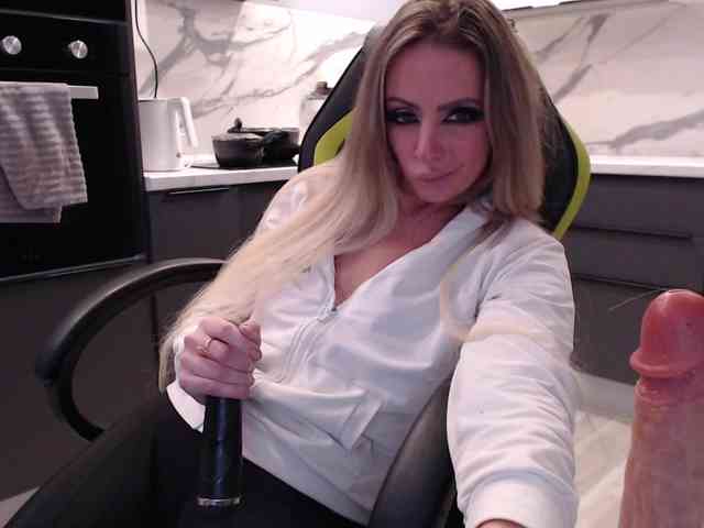 blondalina webcam