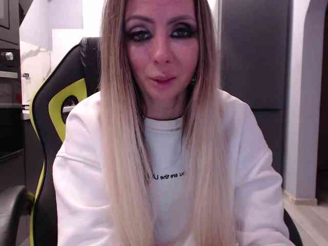 blondalina webcam