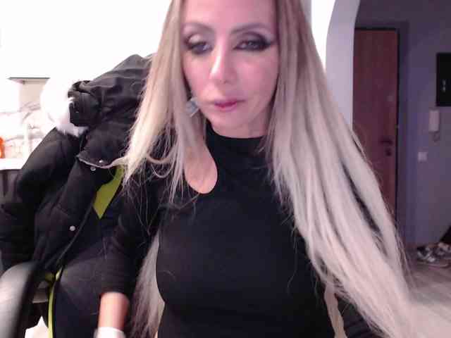 blondalina webcam