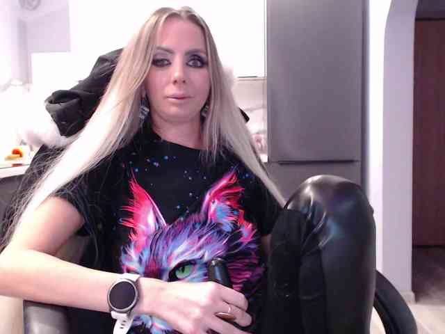 blondalina webcam