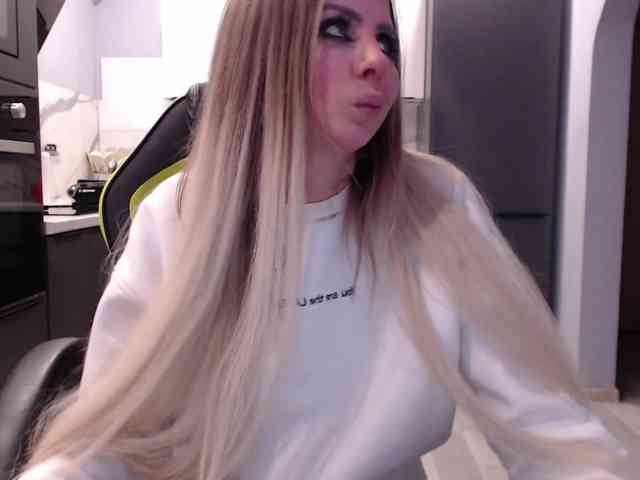 blondalina webcam