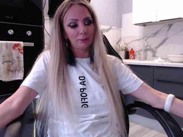 blondalina webcam