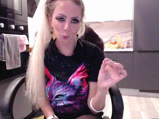 blondalina webcam