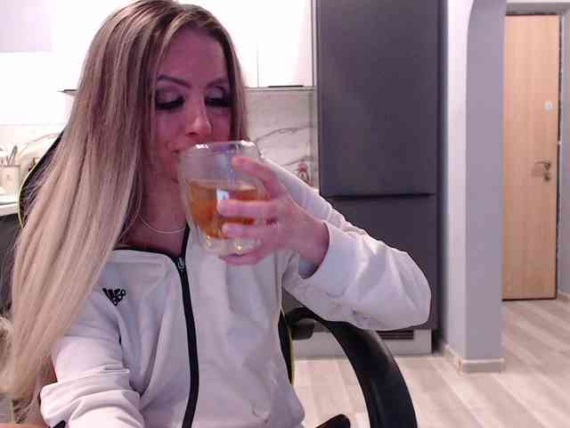 blondalina webcam