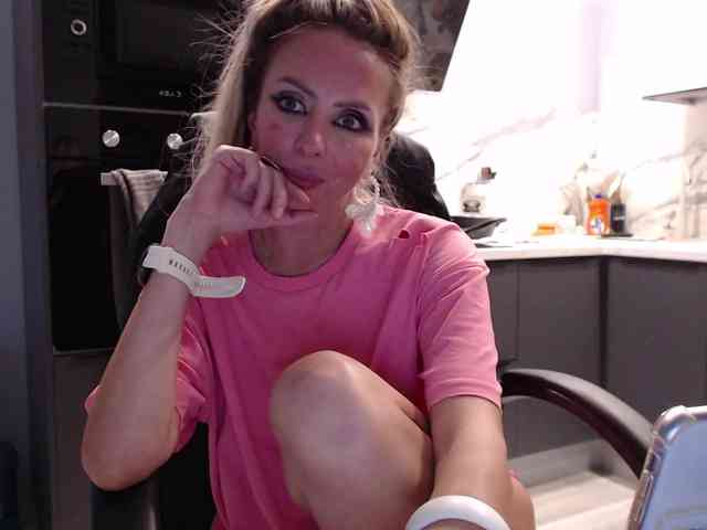 blondalina webcam