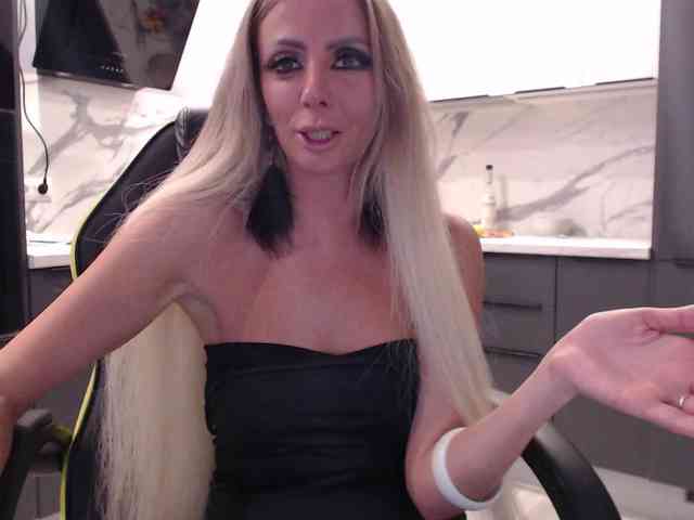 blondalina webcam