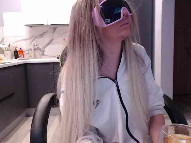 blondalina webcam