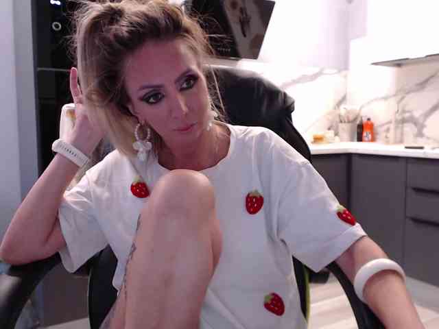 blondalina webcam