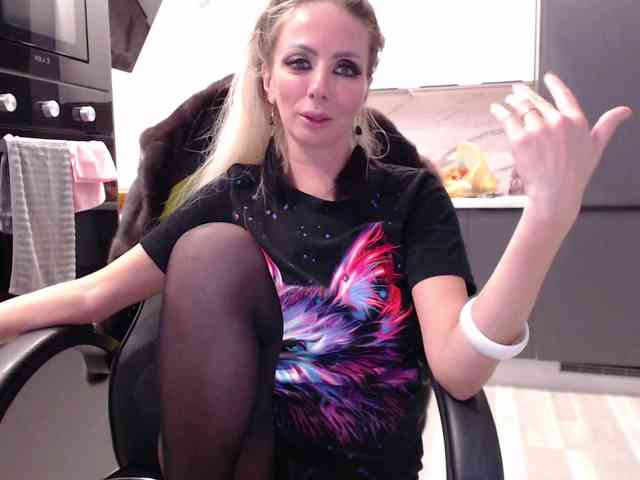 blondalina webcam
