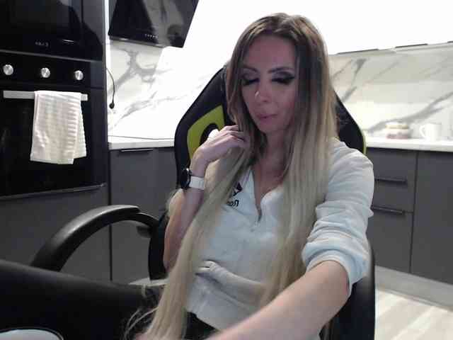 blondalina webcam