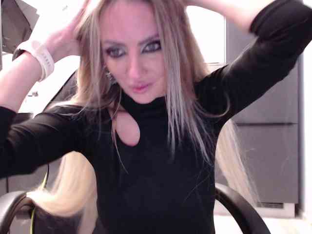 blondalina webcam