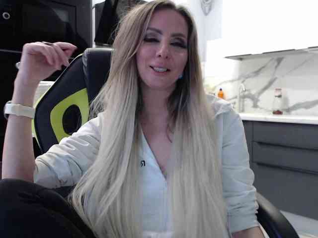 blondalina webcam