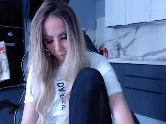blondalina webcam
