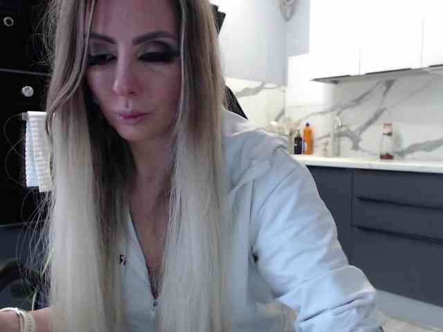 blondalina webcam