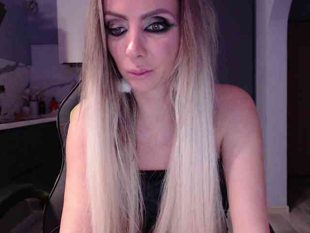 blondalina webcam