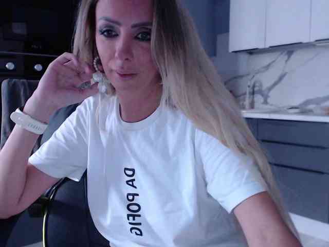 blondalina webcam