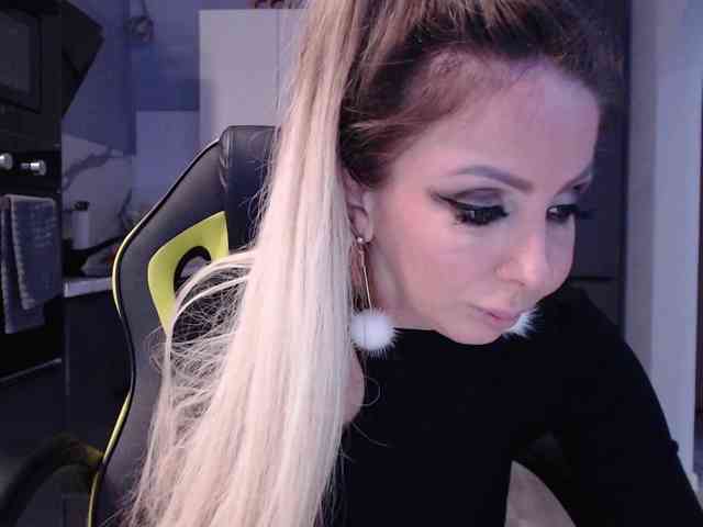 blondalina webcam