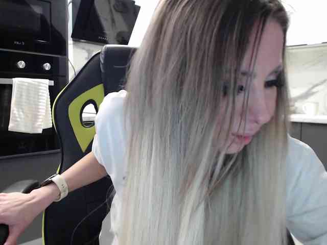 blondalina webcam