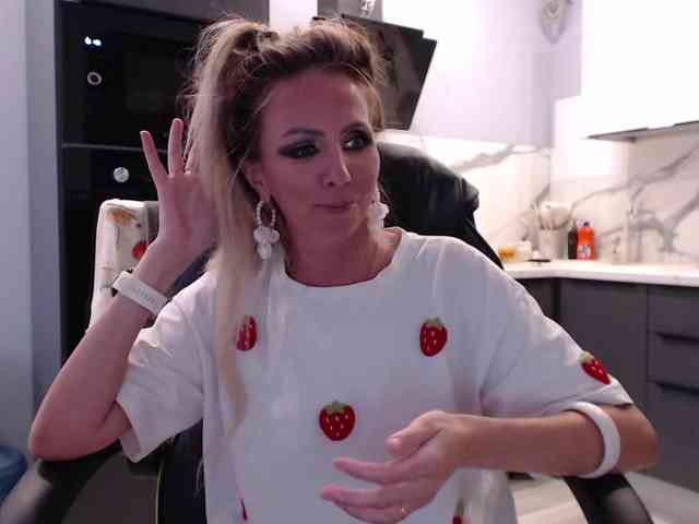 blondalina webcam