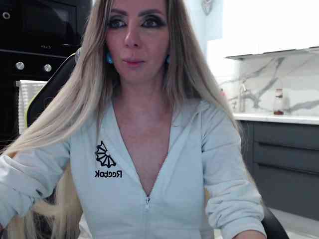 blondalina webcam