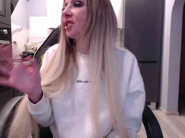 blondalina webcam