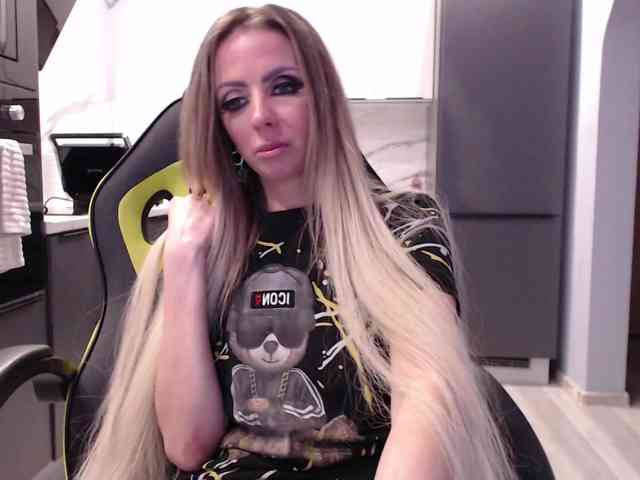 blondalina webcam