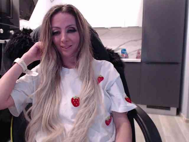 blondalina webcam
