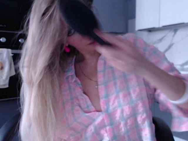 blondalina webcam