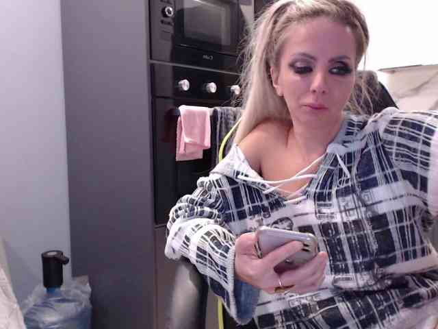 blondalina webcam