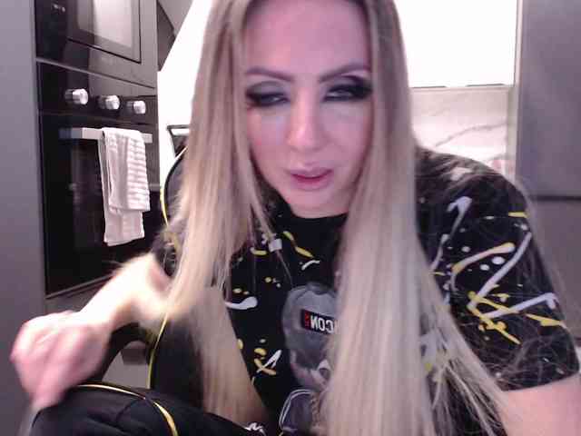 blondalina webcam
