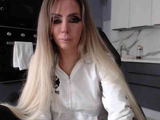 blondalina webcam