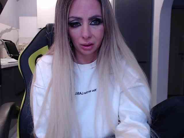 blondalina webcam