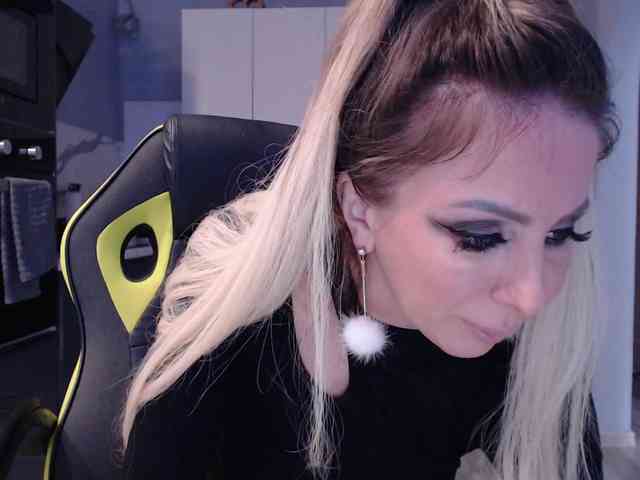 blondalina webcam