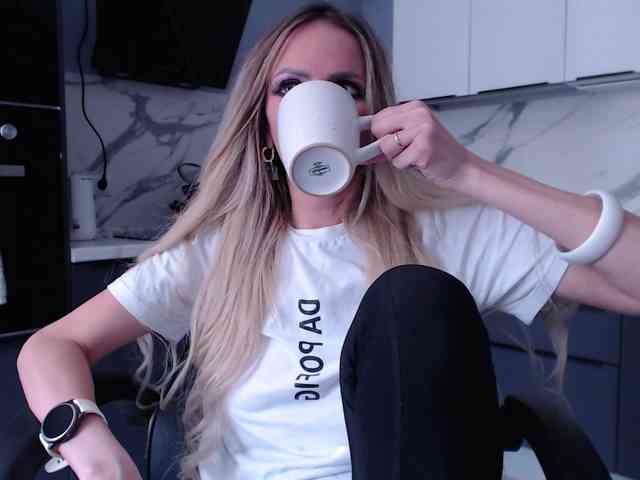 blondalina webcam