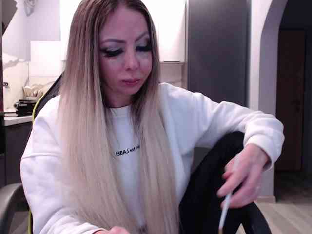 blondalina webcam