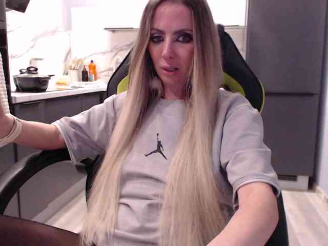blondalina webcam