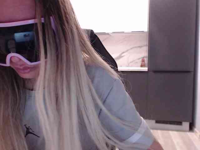 blondalina webcam