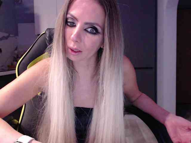 blondalina webcam