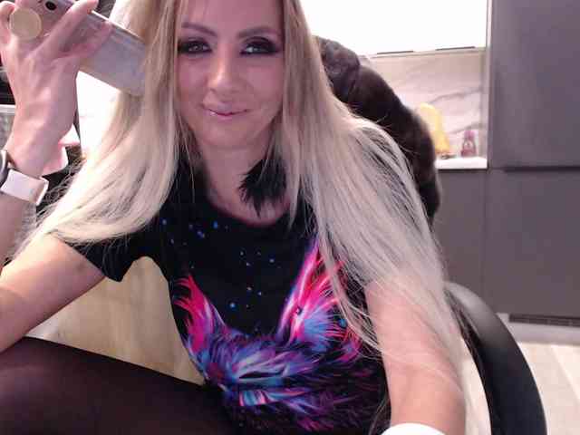 blondalina webcam
