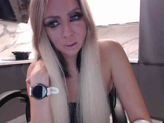 blondalina webcam