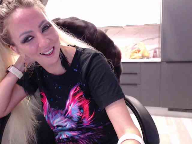 blondalina webcam