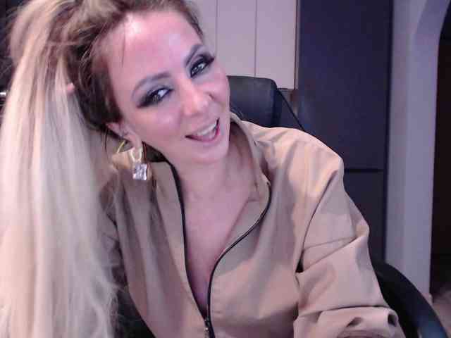 blondalina webcam
