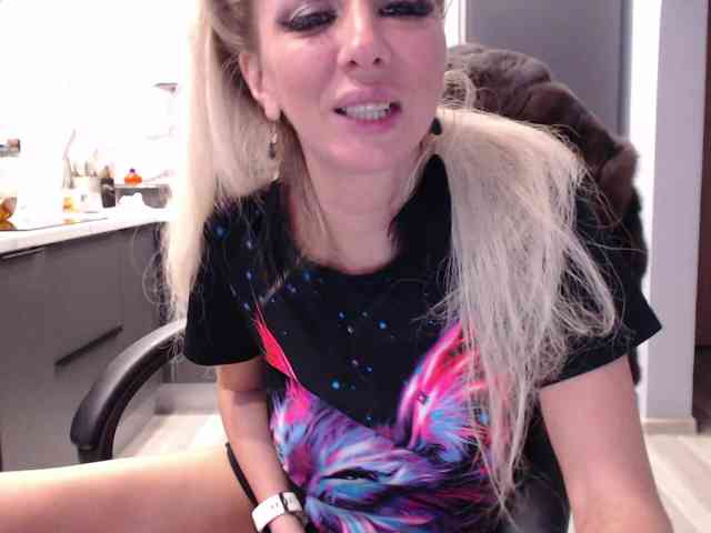blondalina webcam