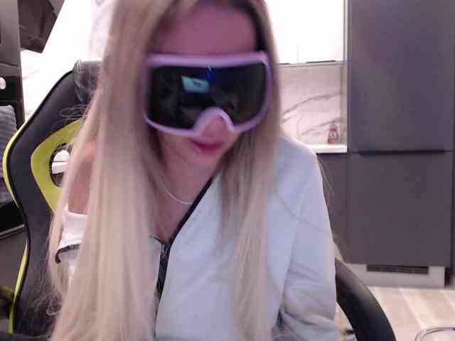 blondalina webcam