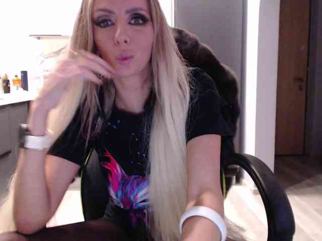 blondalina webcam