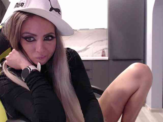 blondalina webcam