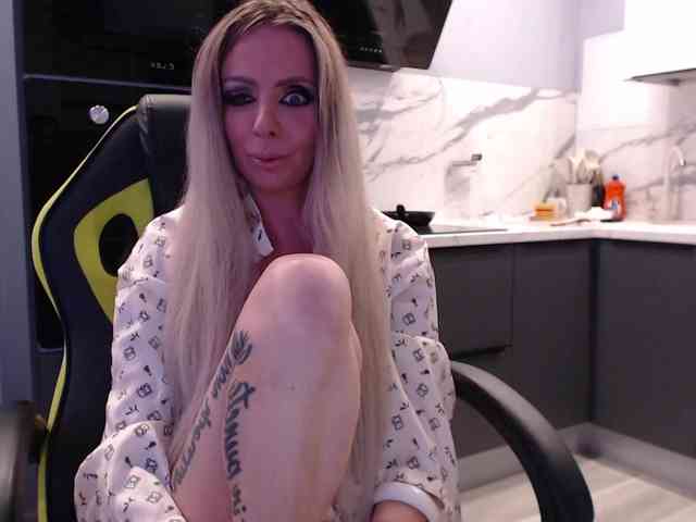 blondalina webcam
