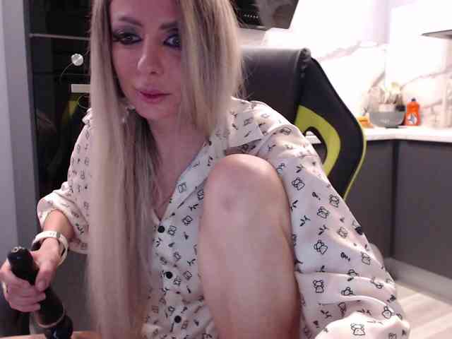 blondalina webcam