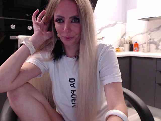 blondalina webcam